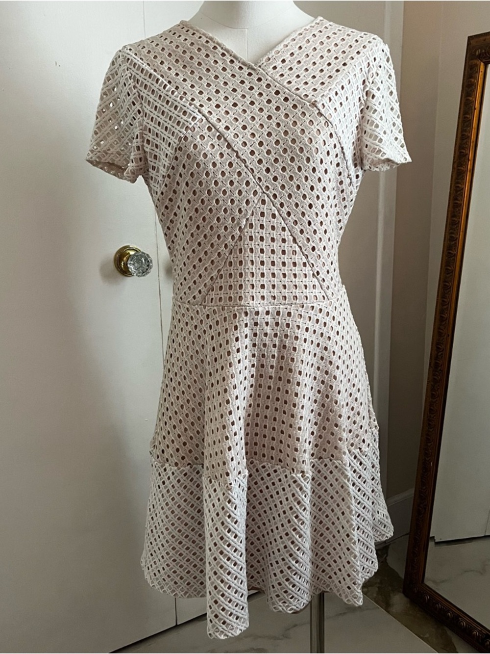 Bcbgmaxazria white elyze dress